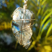Load image into Gallery viewer, Labradorite Pendant Necklace (Gold)