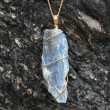 Load image into Gallery viewer, Blue Kyanite Pendant Necklace (Gold)
