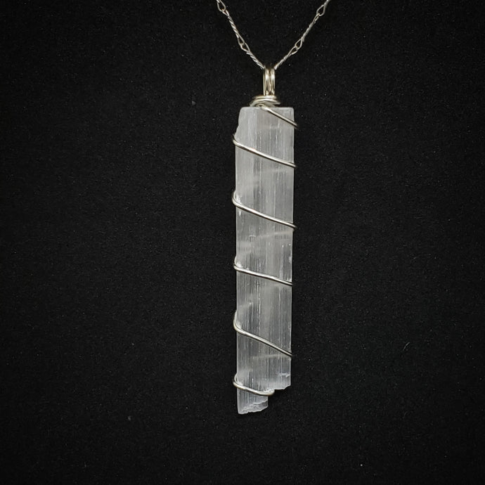 Selenite Pendant Necklace (Silver)
