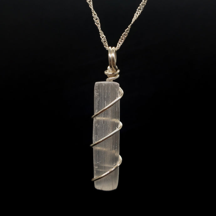 Selenite Pendant Necklace (Silver)